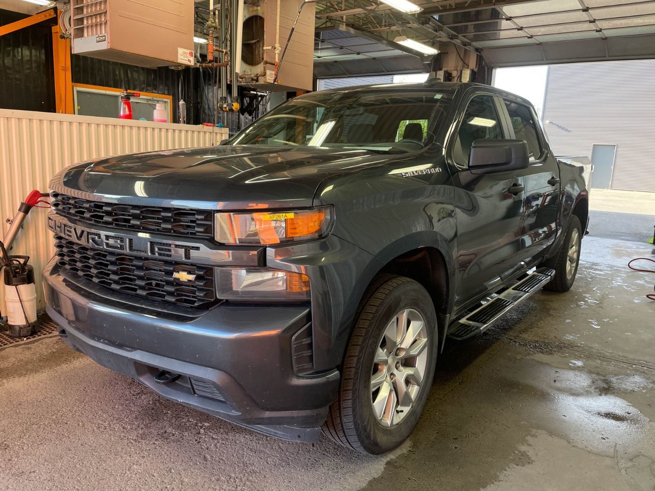 Chevrolet Silverado 1500 CUSTOM CREW 4X4 V8 *GR VALEUR* MARCHE PIED CARPLAY 2019 Gris Ombre Saint-Jérôme - photo #0