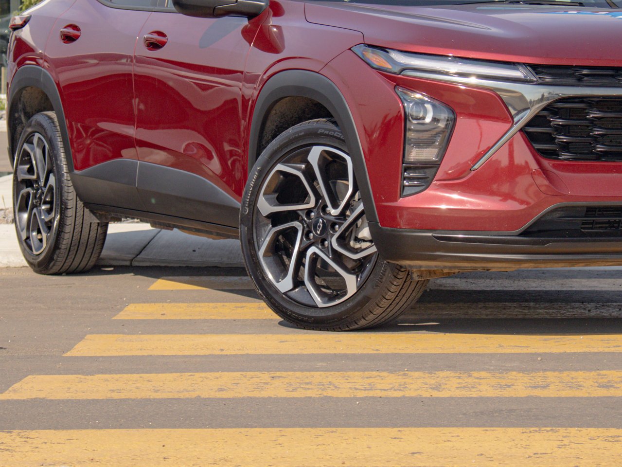 2025 Chevrolet Trax FWD 4dr 2RS Red Sherwood Park - photo #5