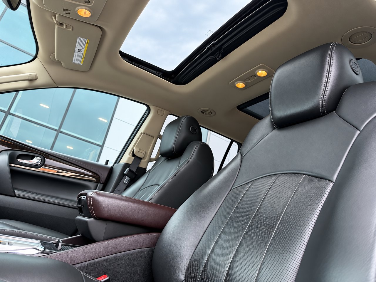 Buick Enclave JAMAIS ACCIDENTÉ / 7 PASSAGERS / NAVIGATION (GPS) / BLUETOOTH / AWD (4X4) 2015 Blanc Châteauguay - photo #6