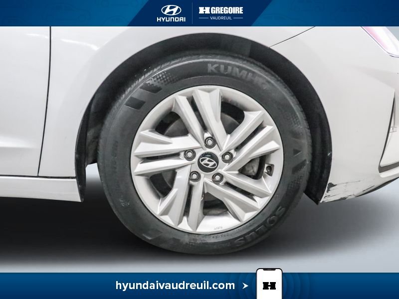 Hyundai Elantra YR839 | Preferred Auto 2019 Argent Laval - photo #31
