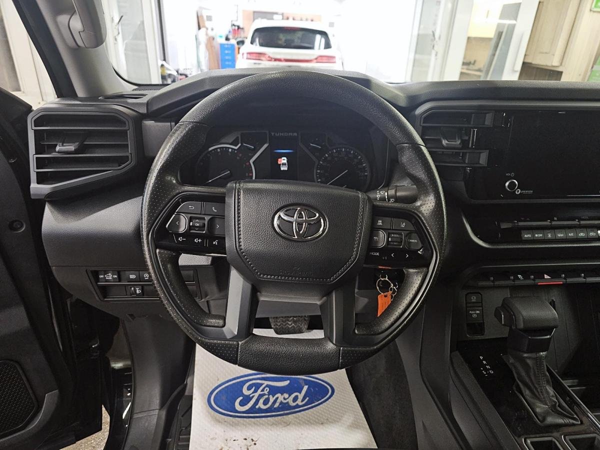 Toyota Tundra 33351B | SR Double Cab 4x4 2022 Noir Val-d'Or - photo #11