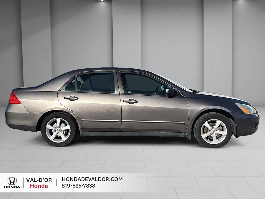 2007 Honda Berline Accord 4 portes, 4 cyl. en ligne, boîte manuelle, DX-G