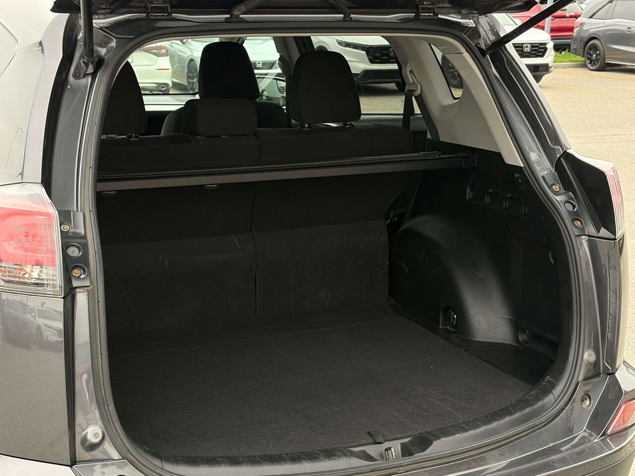 2017 Toyota RAV4 LE Grey Gatineau - photo #17