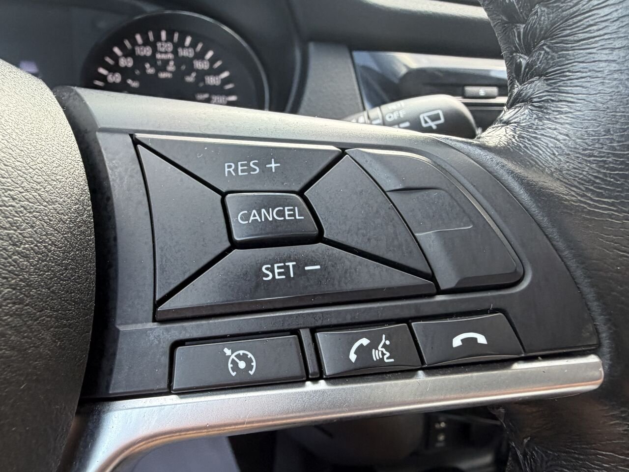 2018 Nissan Qashqai White Ste-Marie - photo #13