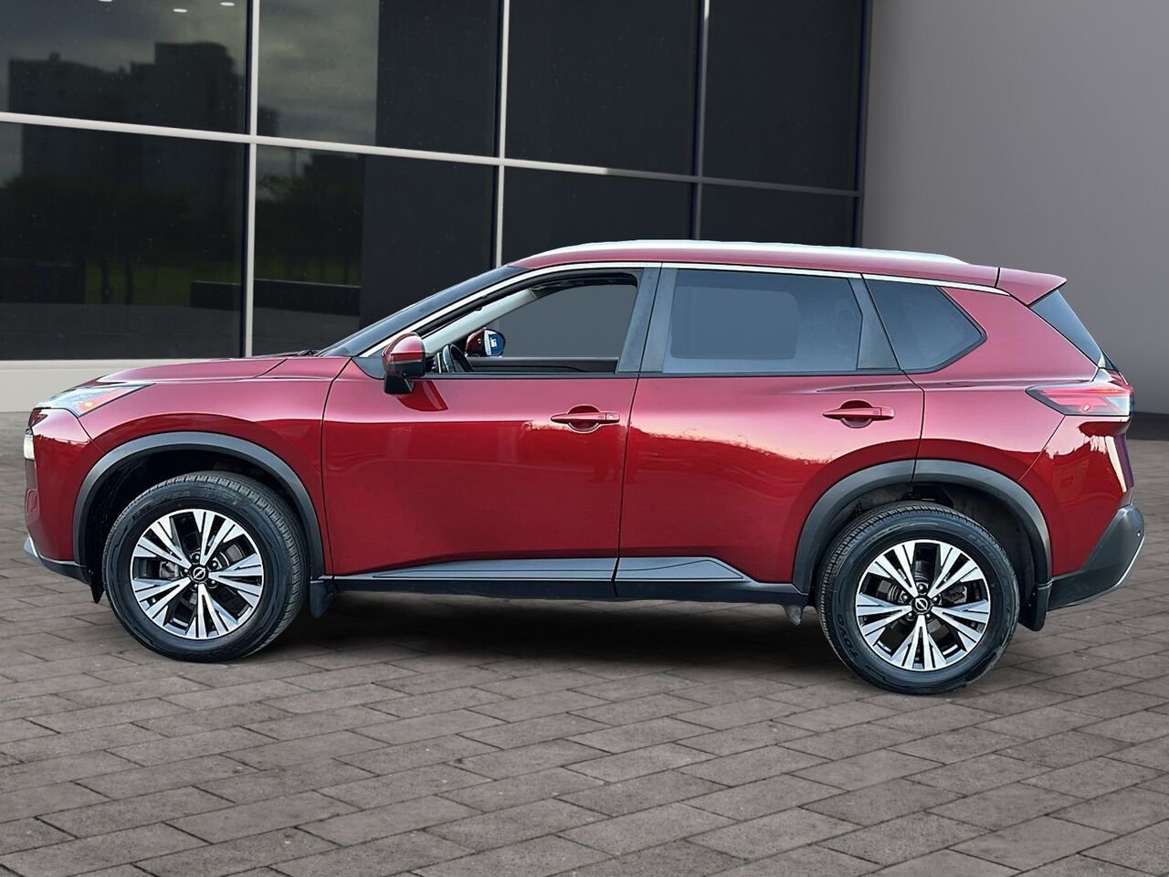 2022 Nissan Rogue SV TI Red Québec - photo #2
