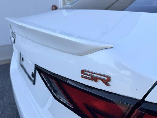 2024 Nissan Sentra SR , MAGS, TOIT OUVRANT, SIEGES ET VOLANT CHAUFFANTS, DEMARREUR White