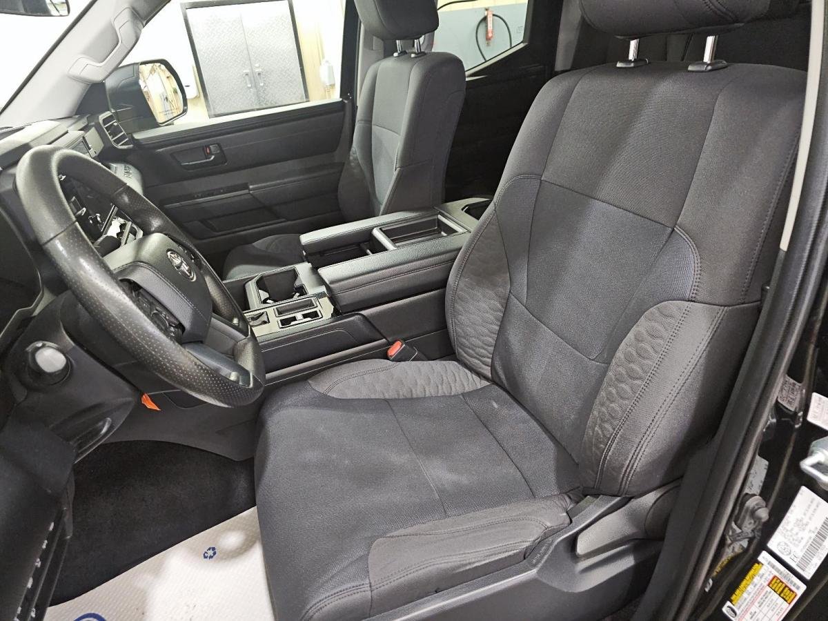 Toyota Tundra 33351B | SR Double Cab 4x4 2022 Noir Val-d'Or - photo #8