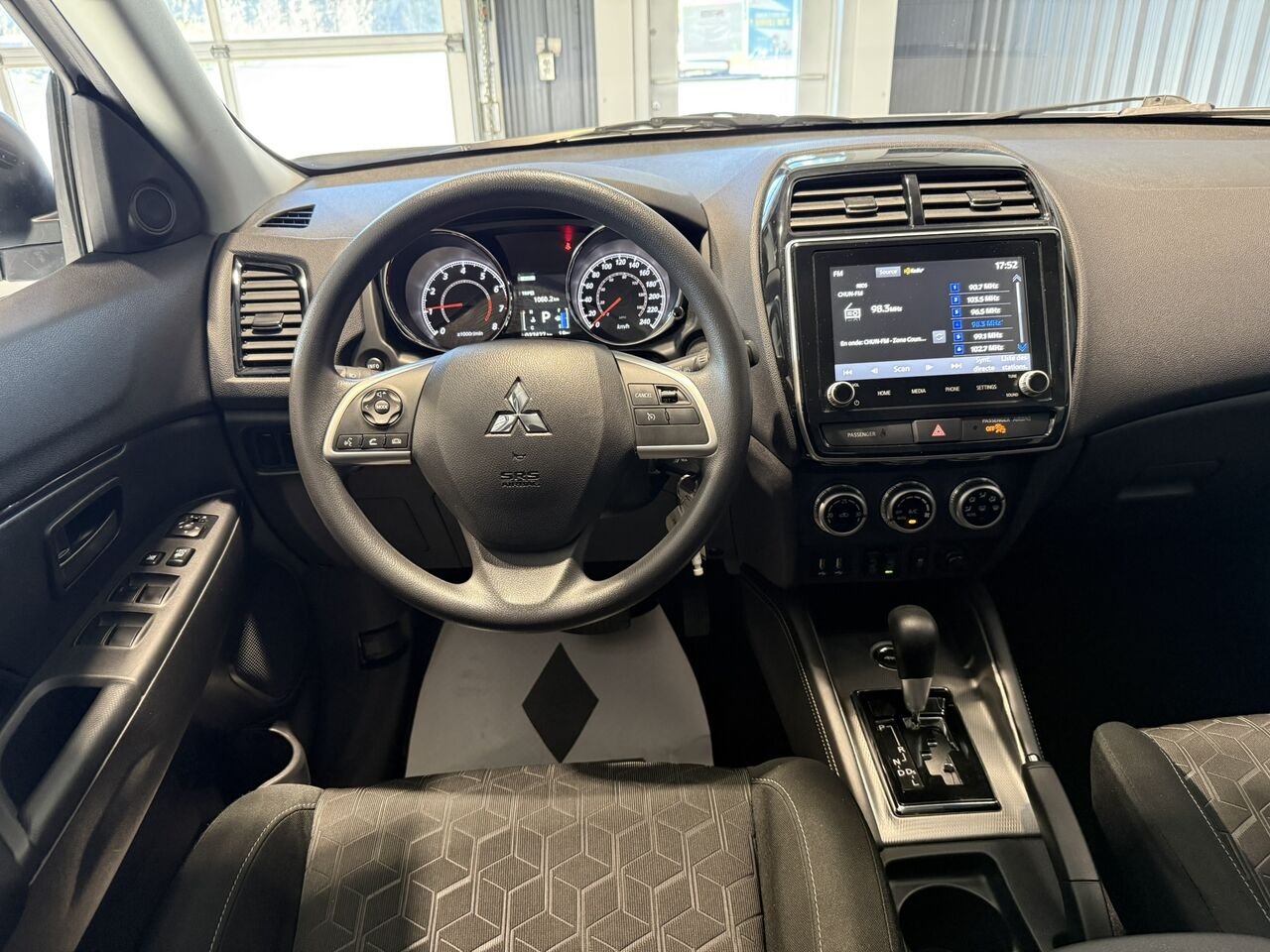 2024 Mitsubishi RVR White Rouyn-Noranda - photo #8