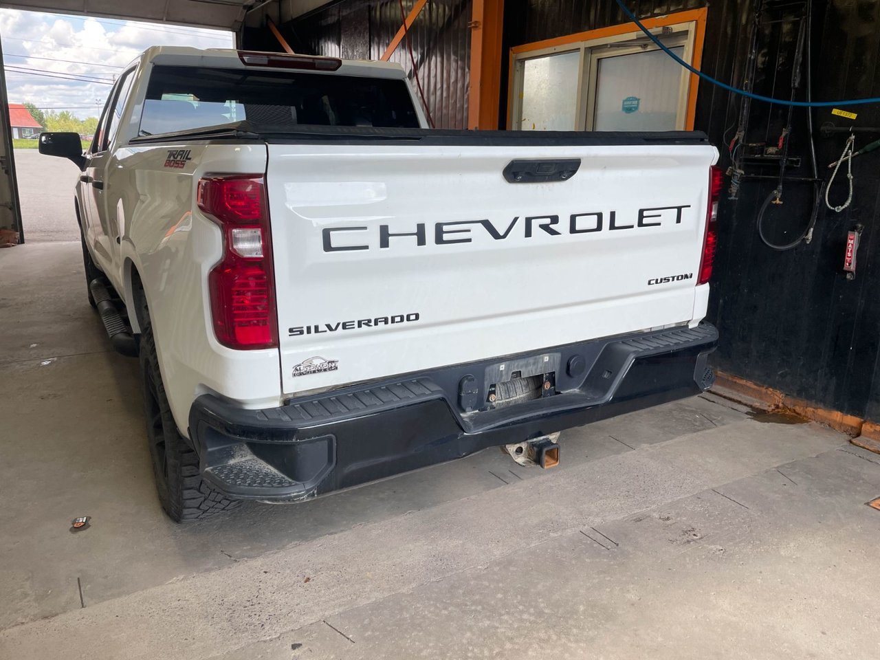 2022 Chevrolet Silverado 1500 CUSTOM TRAIL BOSS CREW 4X4 *BEDLINER* CARPLAY WIFI White Saint-Jérôme - photo #4