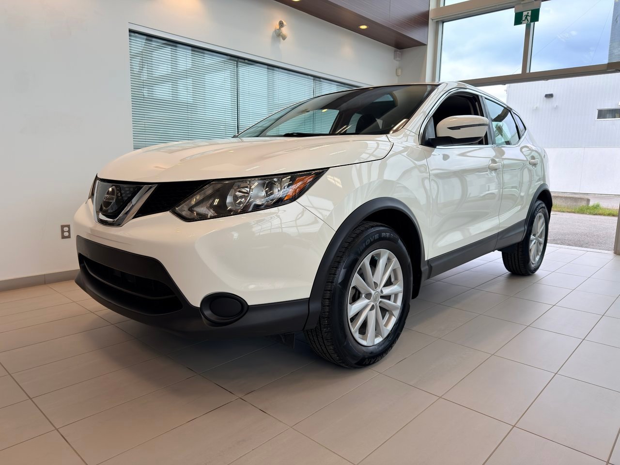 2018 Nissan Qashqai White Notre-Dame-des-Prairies - photo #3