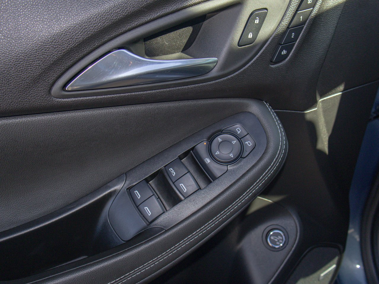 2024 Buick Encore GX AWD 4dr Avenir Blue Sherwood Park - photo #19
