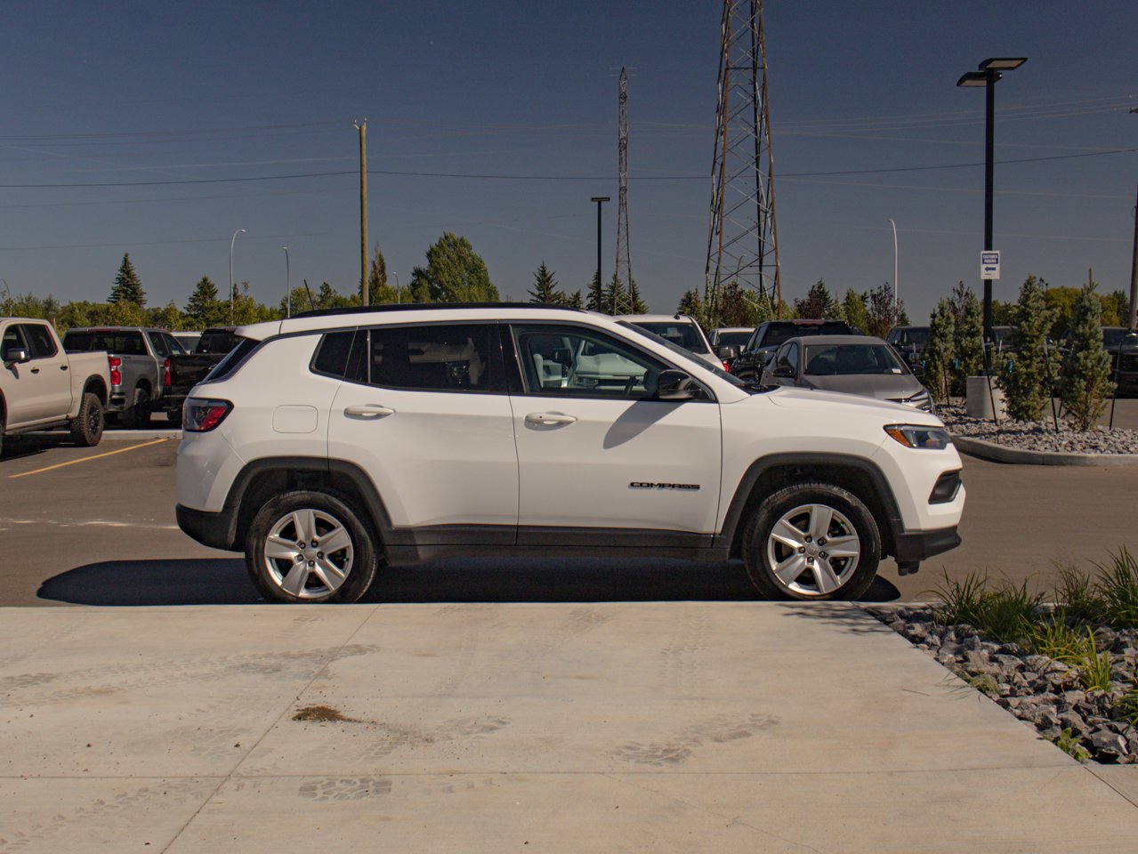 2022 Jeep Compass North 4x4 White Sherwood Park - photo #11