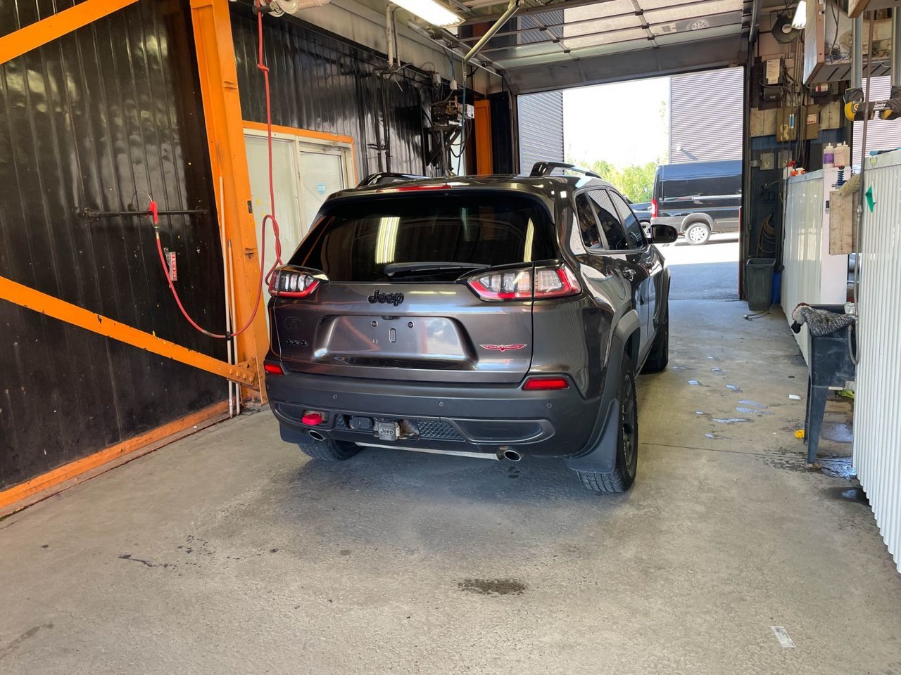 Jeep Cherokee TRAILHAWK 4X4 *CUIR* GR REMORQ *SIEGES VENTIL* NAV 2023 gray Saint-Jérôme - photo #8