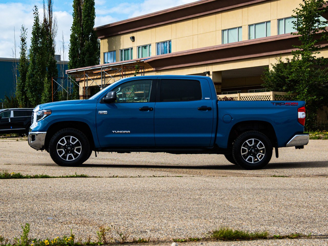 2019 Toyota Tundra 4x4 Crewmax SR5 Plus 5.7L Blue Sherwood Park - photo #9