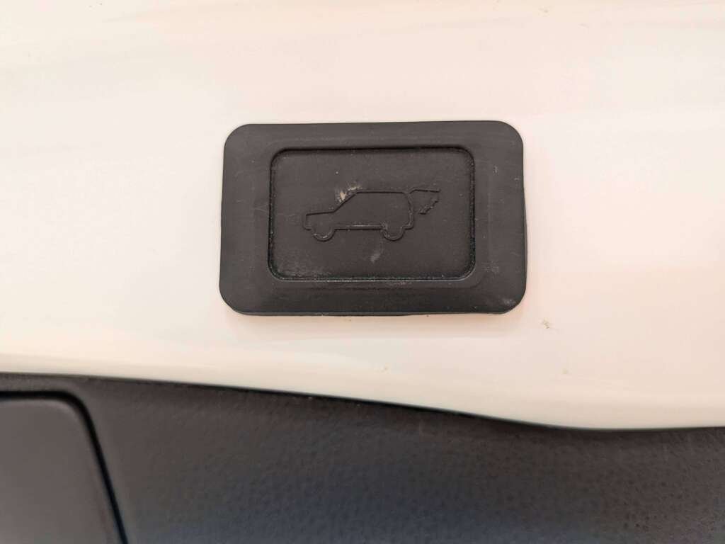 2022 Toyota RAV4 Hybrid XLE AWD White Val-David - photo #6