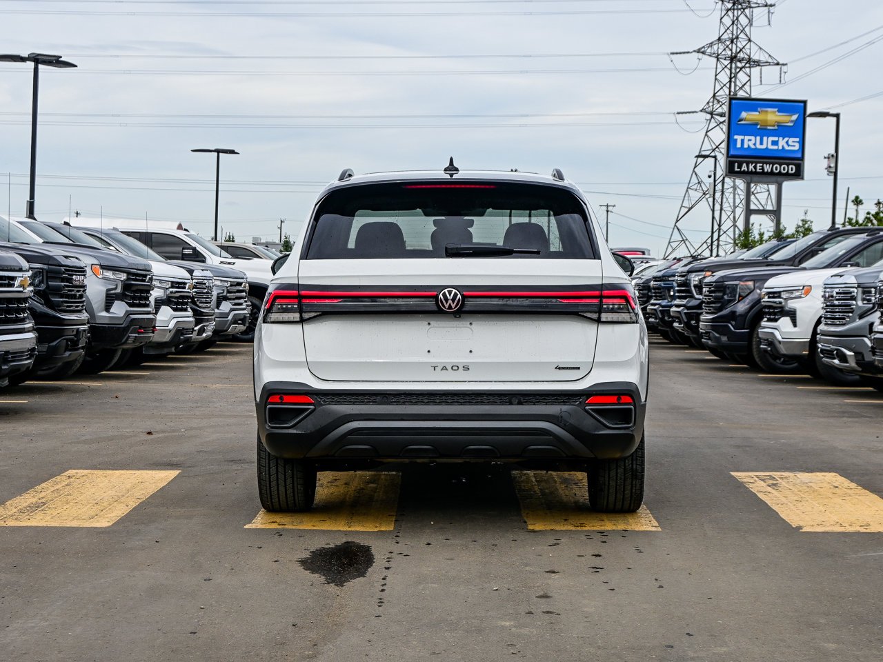 2026 Volkswagen Taos Comfortline Black Edition 4MOTION White Sherwood Park - photo #11