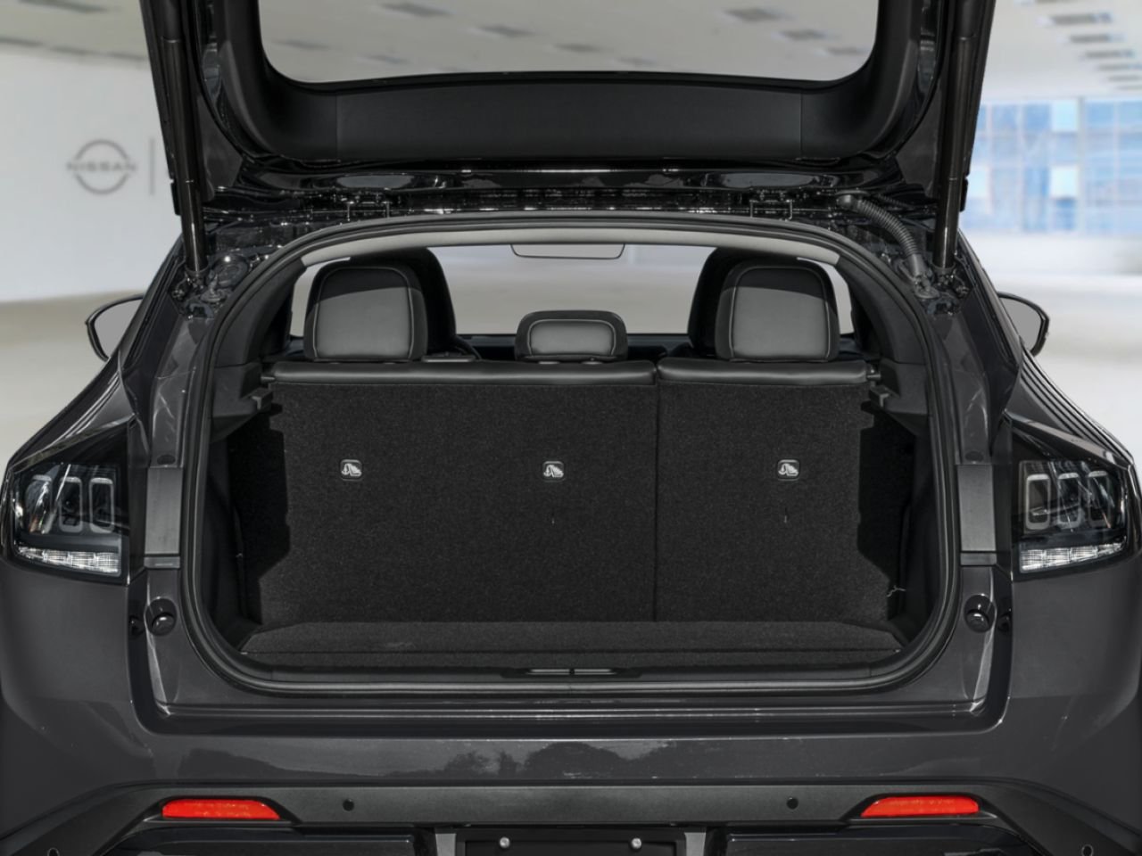 Nissan LEAF 2026 Blanc Everest nacré triple couche/Noir Saint-Basile-le-Grand - photo #5