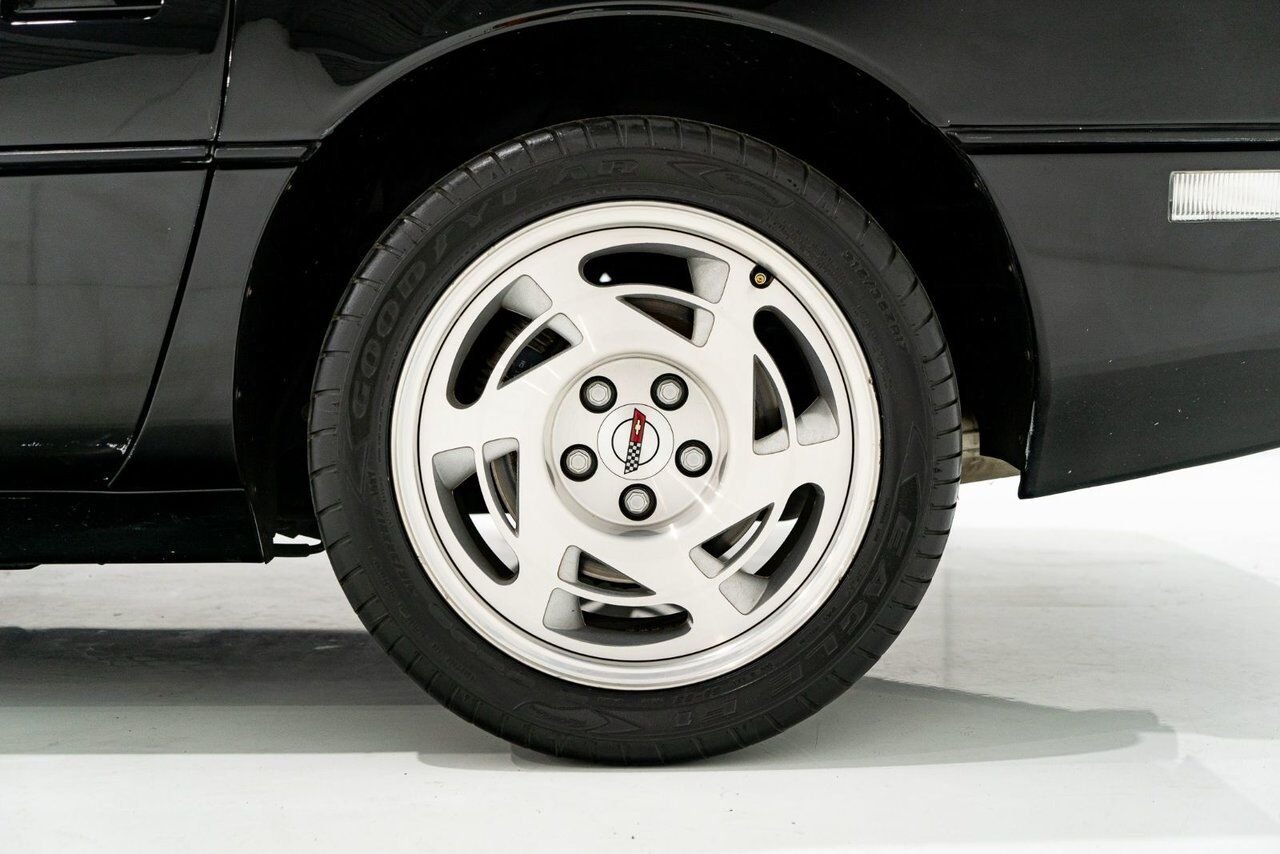 Chevrolet Corvette ZR1 | PRIX EN USD 1990 Noir Montréal - photo #45