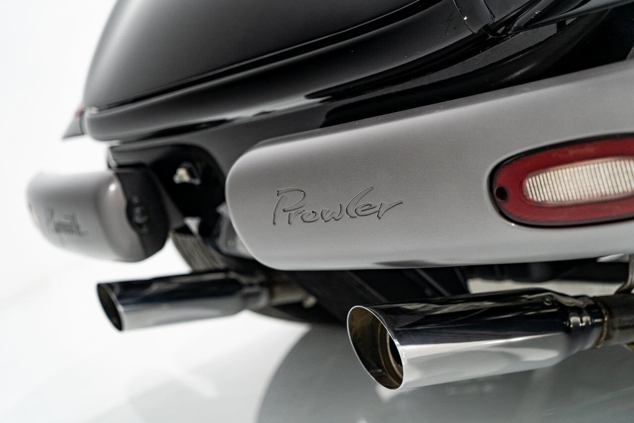Plymouth Prowler Desirable Black Colour with only 7,611KM (4756mi) from new **PRICE IN USD** 1999 Noir Montréal - photo #48
