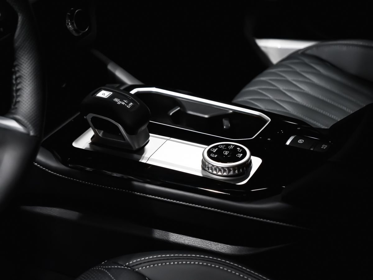 2026 Mitsubishi Outlander Plug-In Hybrid GT Cosmic Blue Metallic Montreal - photo #13