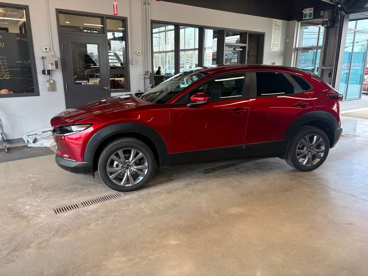 MAZDA CX-30 GS TI 2026 Rouge vibrant cristal métallisé Châteauguay - photo #2