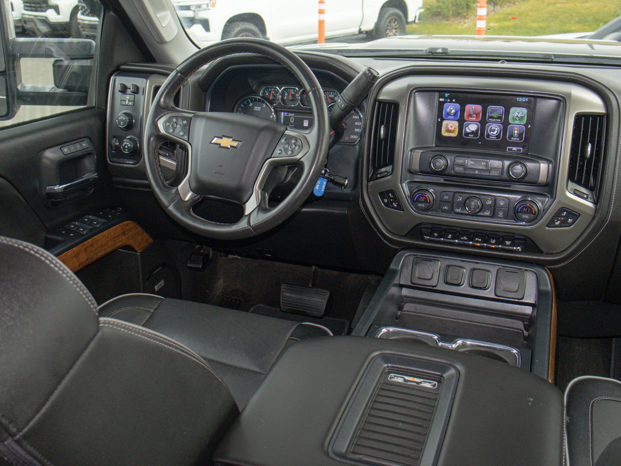2018 Chevrolet Silverado 2500HD 4WD Crew Cab 153 High Country Havana Metallic Sherwood Park - photo #32