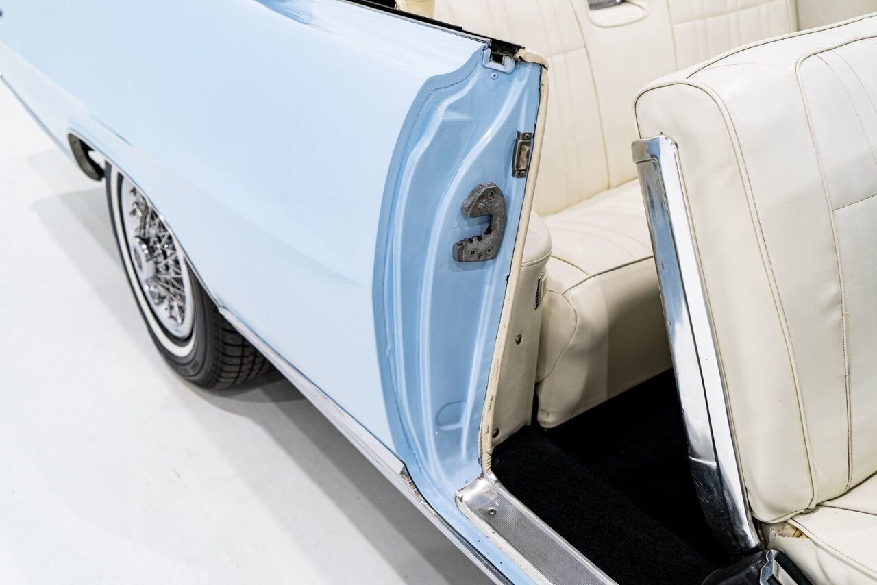 Pontiac Bonneville **PRICE IN USD** 1964 Bleu Montréal - photo #63