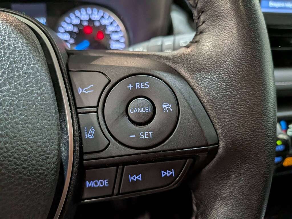 2022 Toyota RAV4 Hybrid XLE AWD White Val-David - photo #17