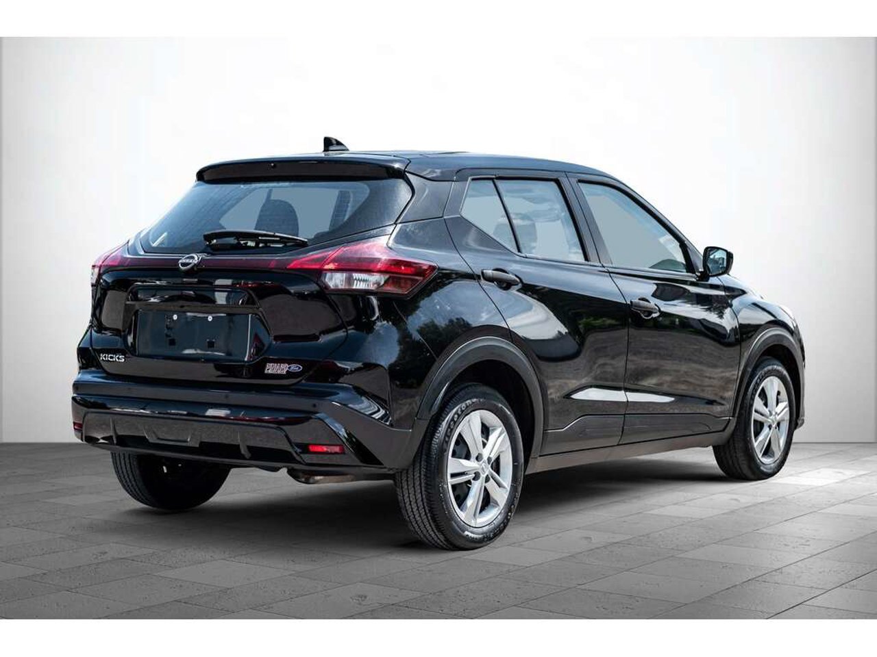 2025 Nissan Kicks Play Silver Sainte-Julienne - photo #5
