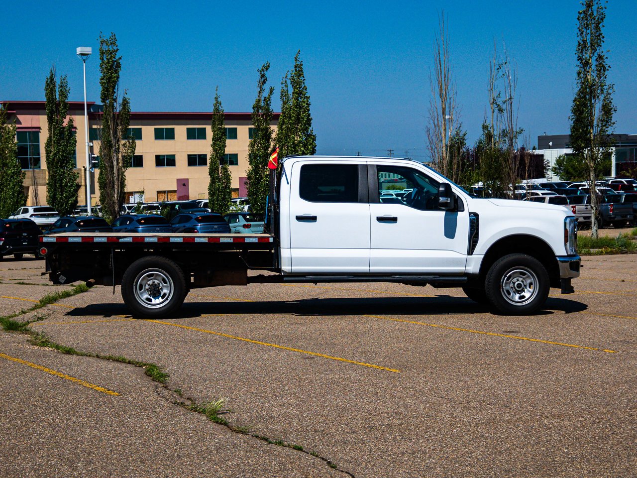 2024 Ford Super Duty F-350 SRW XL 4WD Crew Cab 179 WB 60 CA White Sherwood Park - photo #13