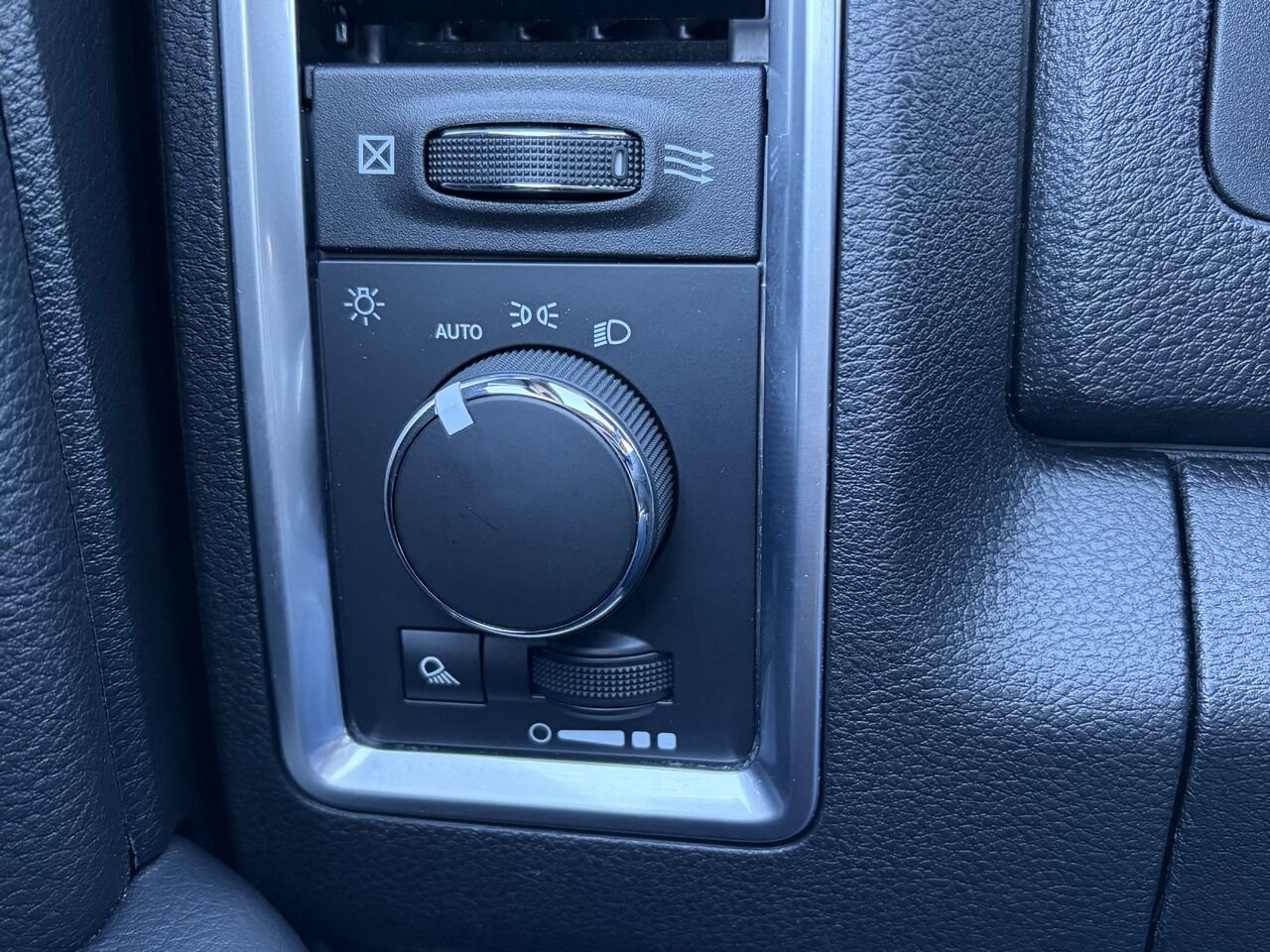 DODGE RAM 1500 SLT Warlock cabine d'équipe 4x4 caisse de 5 pi 7 po 2023 Bleu Gatineau - photo #4