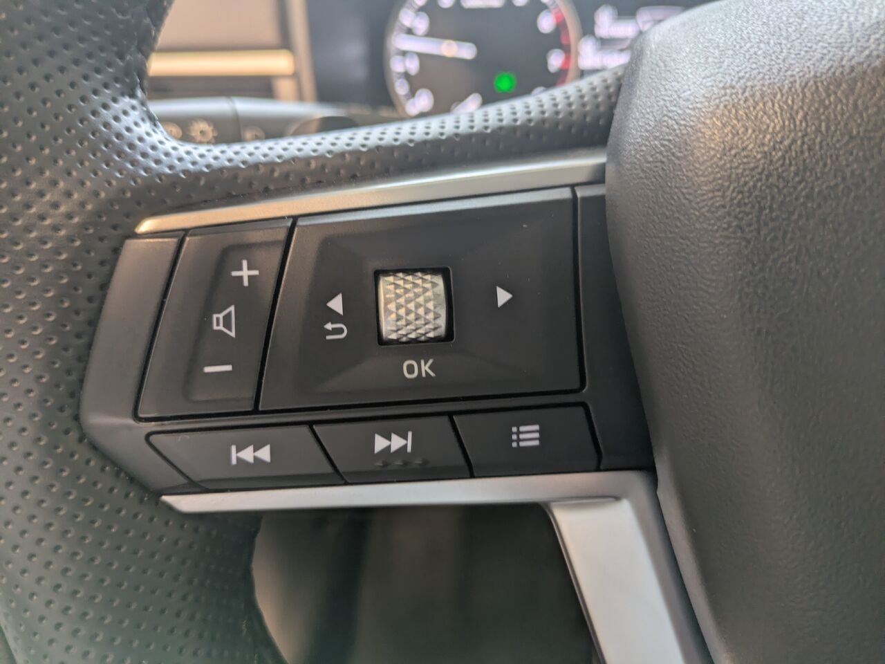 2025 Mitsubishi Outlander Grey Gatineau - photo #6
