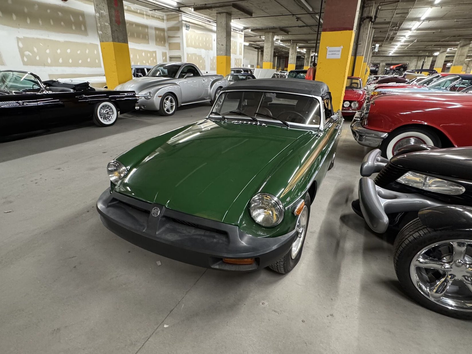 1980 MGB Roadster Montreal - photo #0