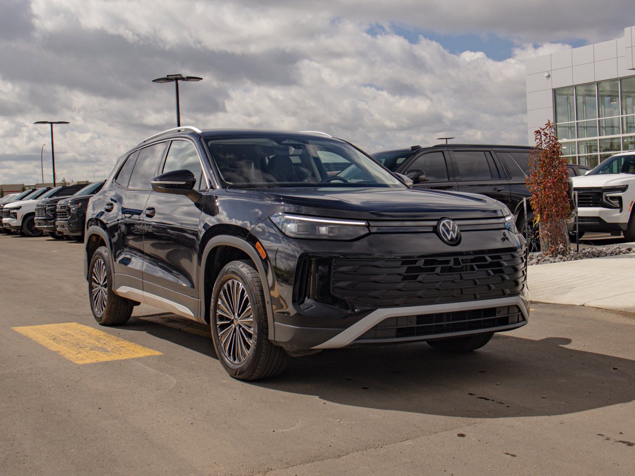 2026 Volkswagen Tiguan Comfortline 4MOTION Black Sherwood Park - photo #13