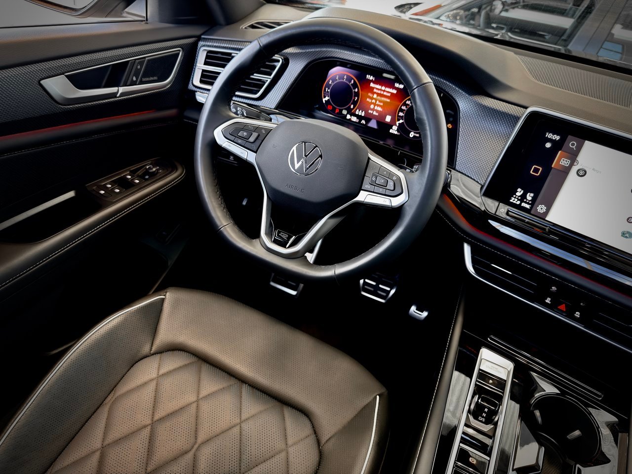 2026 Volkswagen Atlas Cross Sport Black Notre-Dame-des-Prairies - photo #21
