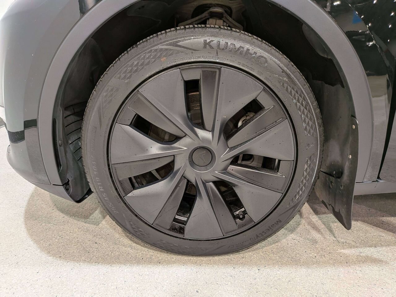 Tesla Model Y 2024 Noir Val-David - photo #33