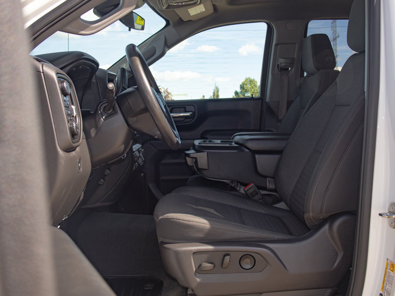2024 Chevrolet Silverado 1500 4WD Crew Cab 147 Custom Trail Boss White Sherwood Park - photo #17