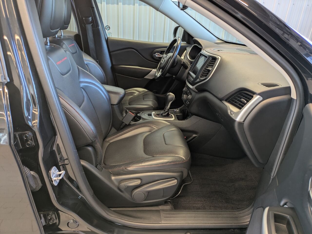2017 Jeep Cherokee Black Gatineau - photo #14