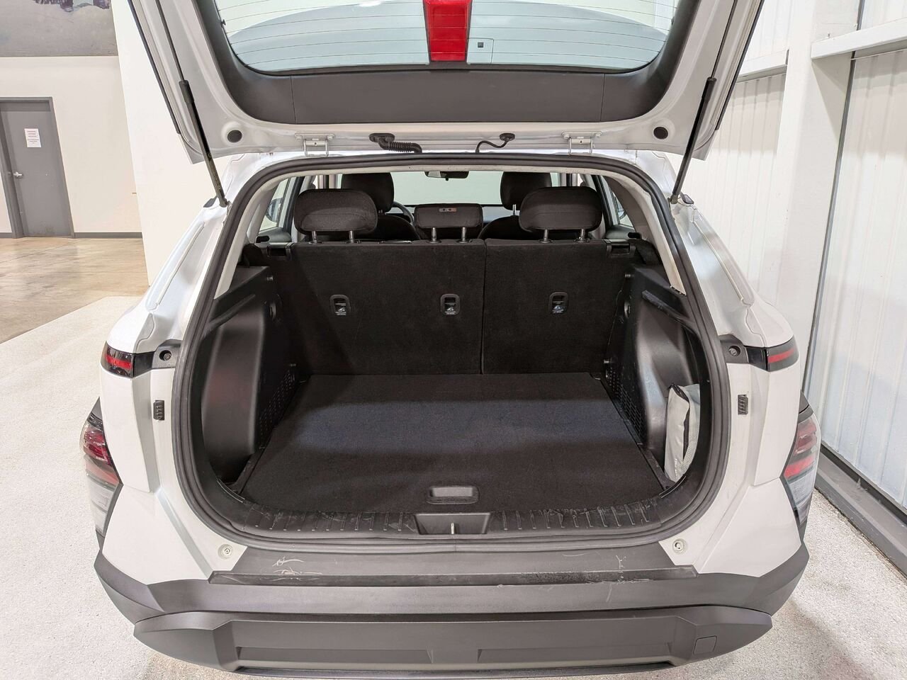 Hyundai Kona 2.0L Essential FWD 2024 Blanc Val-David - photo #8