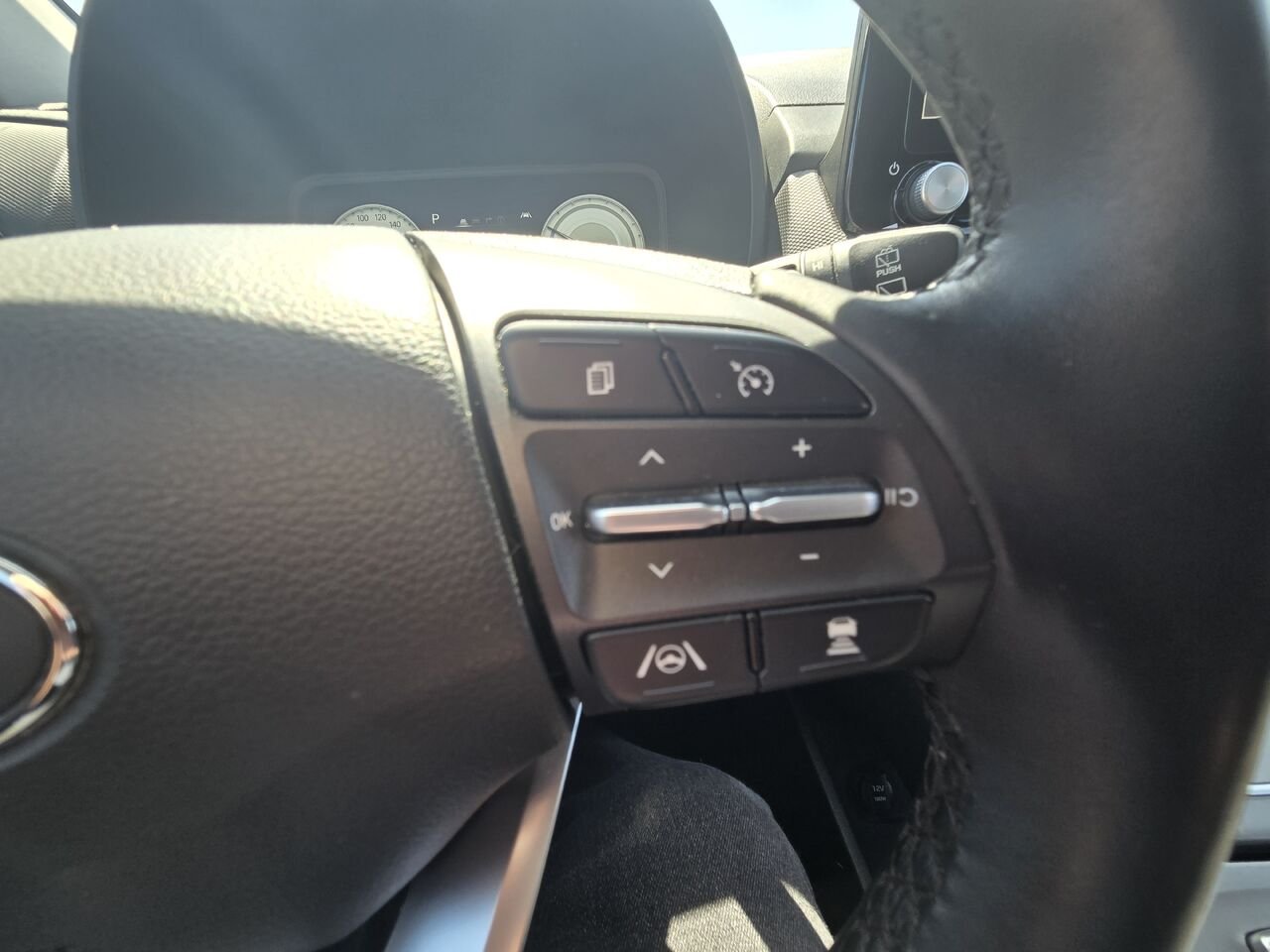2023 Hyundai Kona Electric White  - photo #18