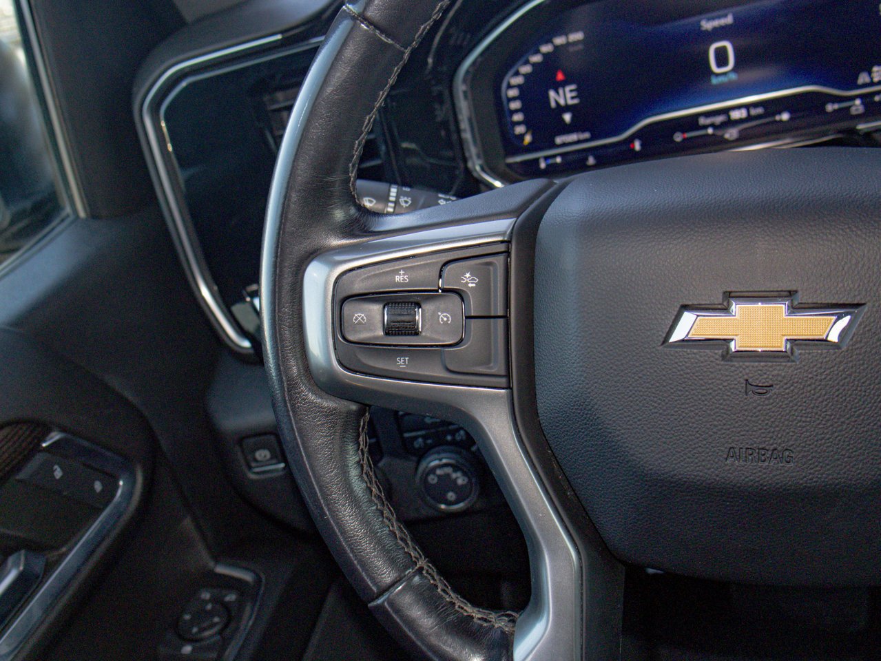 2023 Chevrolet Silverado 1500 4WD Crew Cab 147 LT White Sherwood Park - photo #20