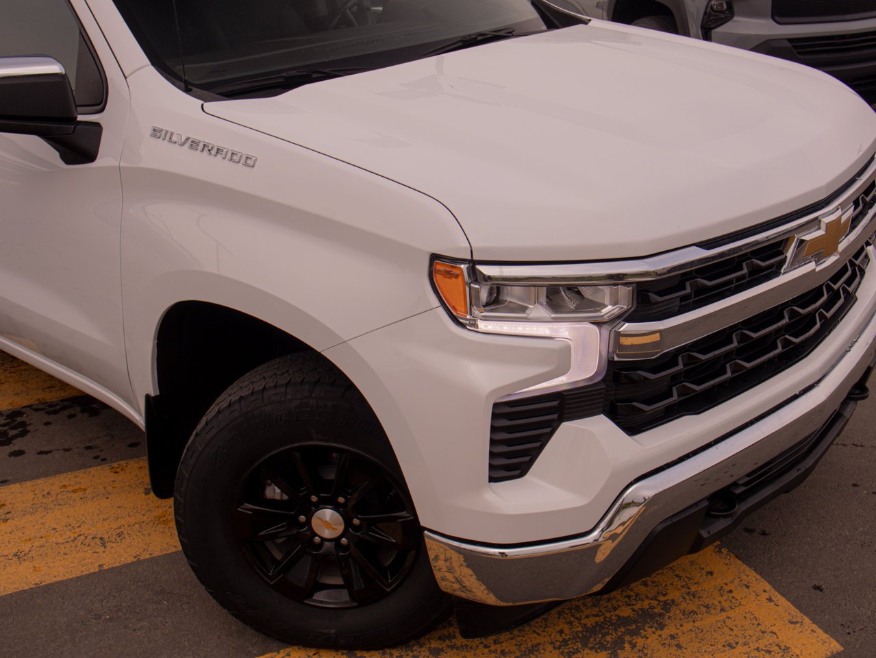 2025 Chevrolet Silverado 1500 4WD Crew Cab 147 LT White Sherwood Park - photo #13