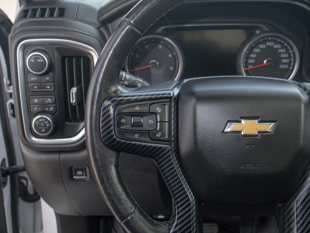 2020 Chevrolet Silverado 2500HD 4WD Crew Cab 159 LTZ White Sherwood Park - photo #23