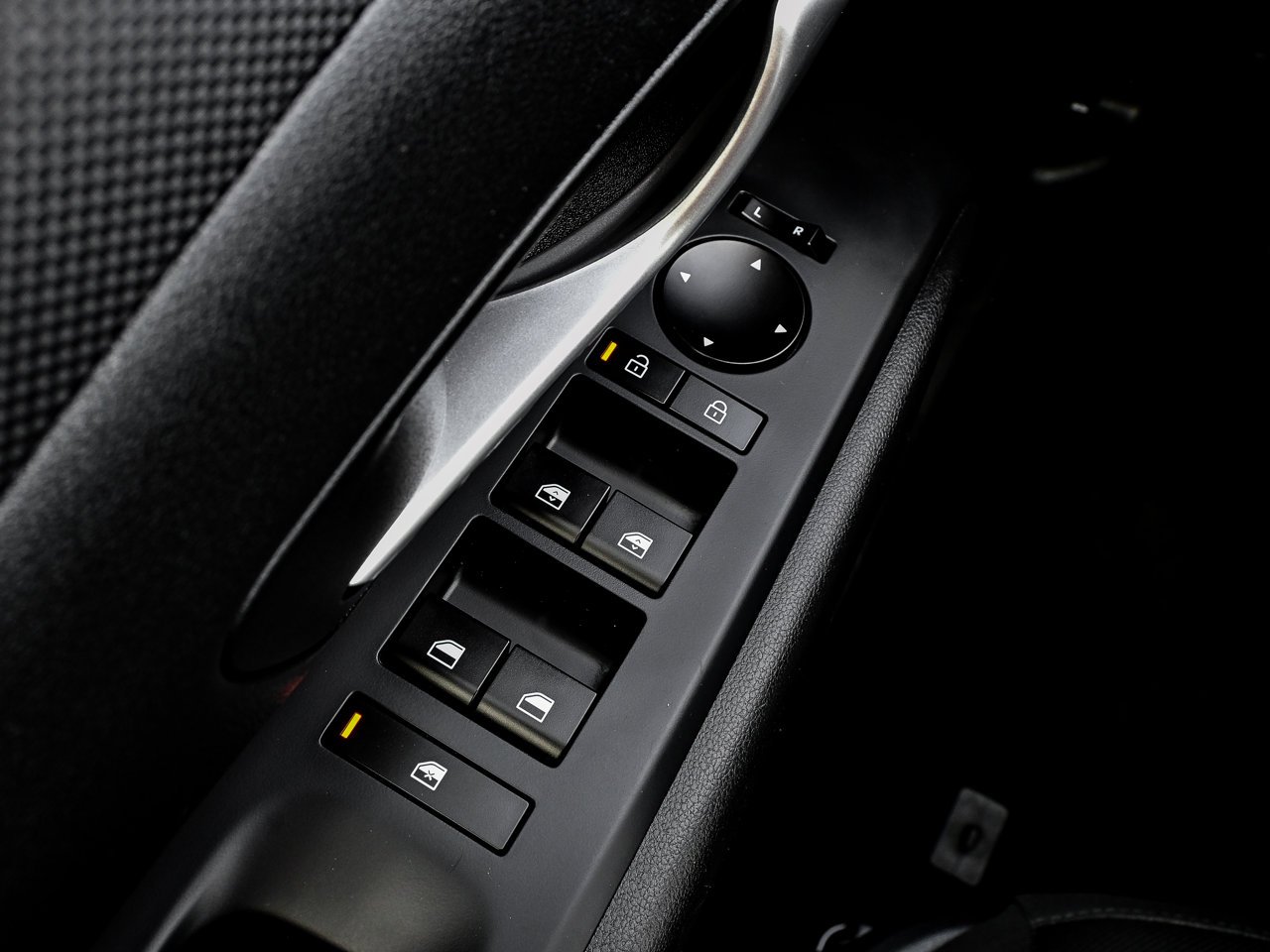 2025 Hyundai Tucson Preferred AWD White Sherwood Park - photo #17