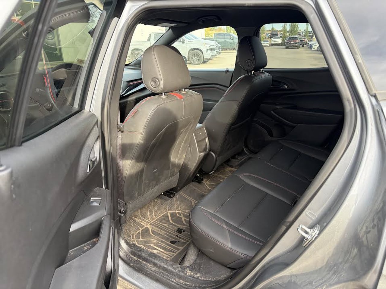 2025 Chevrolet Trax FWD 4dr 2RS Grey Sherwood Park - photo #5