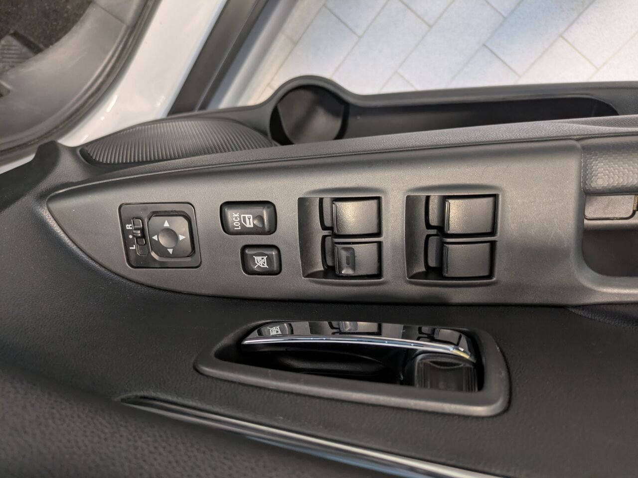 2022 Mitsubishi RVR White Gatineau - photo #5