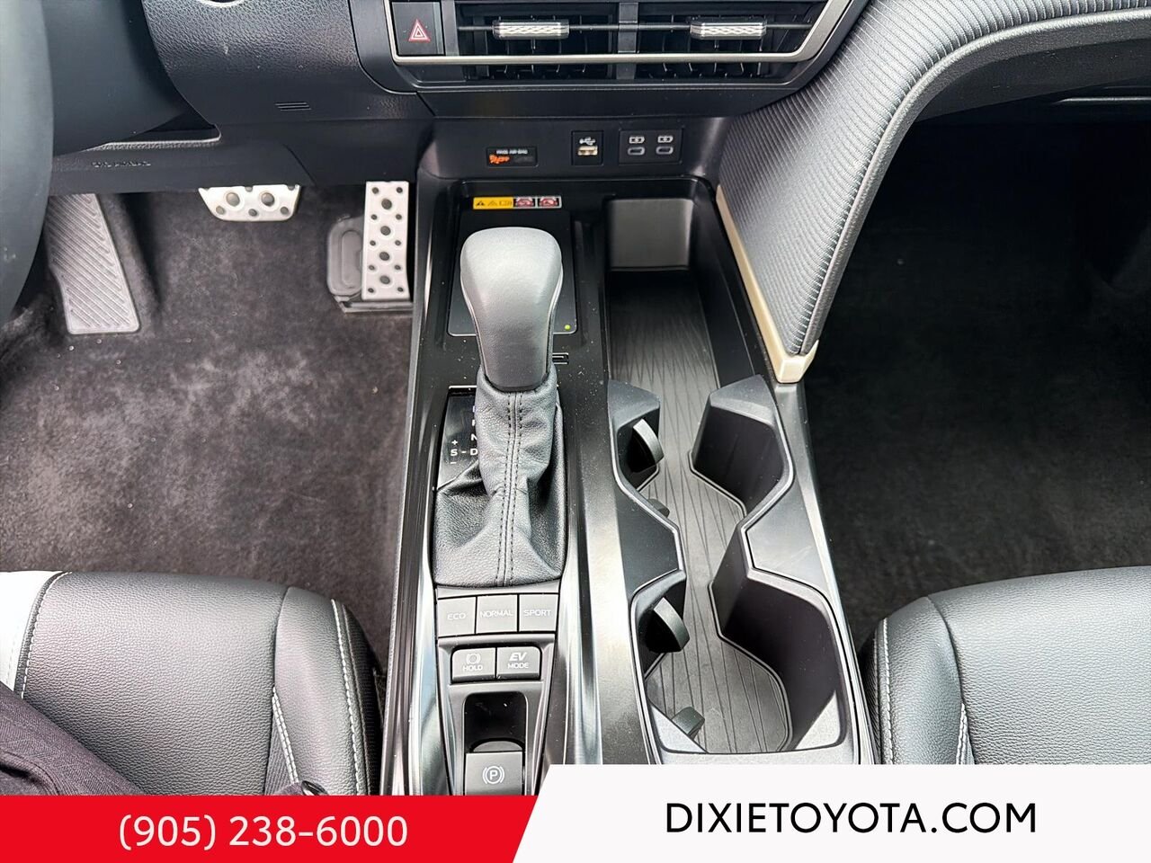 2026 Toyota Camry HYBRID SE UPGRADE AWD / CLEAN CARFAX / ALLOY WHEELS / MOONROOF / CARPLAY AND ANDROID AUTO Black Mississauga - photo #16