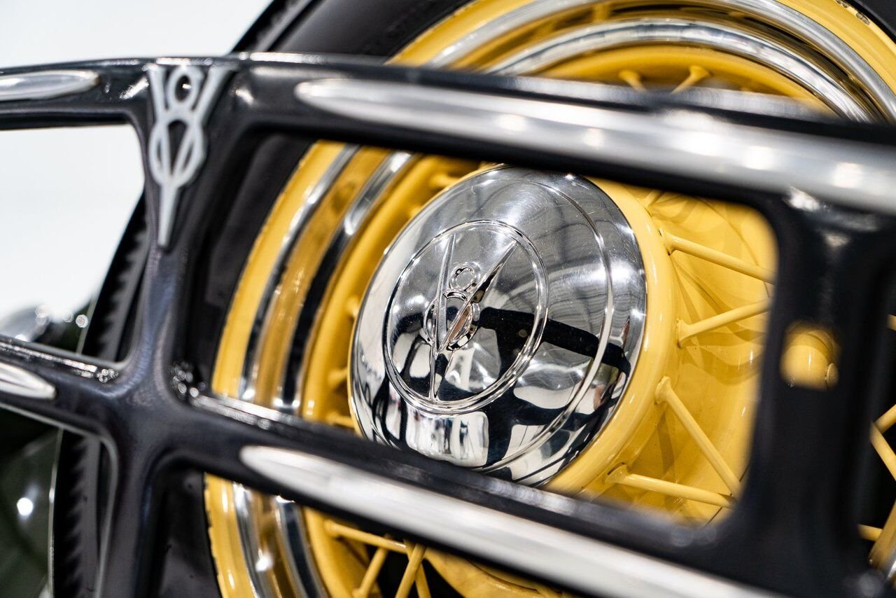 Ford Model 48 Phaeton PRIX EN USD | Beautifully presented in original condition 1936 Vert Montréal - photo #59