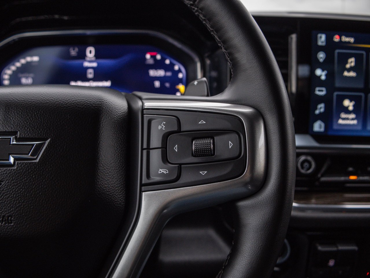 2024 Chevrolet Silverado 1500 4WD Crew Cab 147 LT Trail Boss White Sherwood Park - photo #21