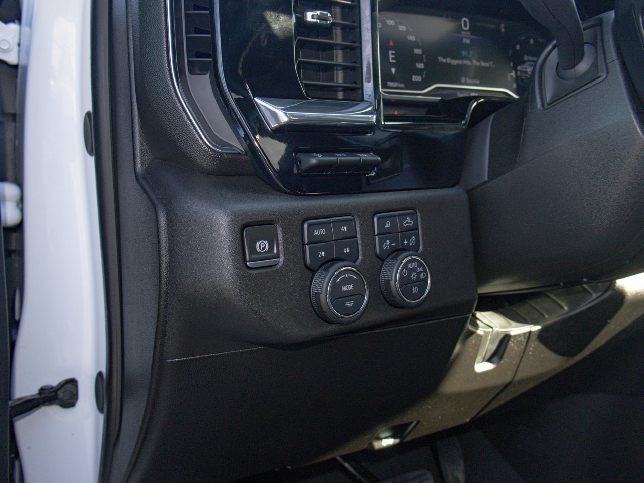 2024 Chevrolet Silverado 3500HD 4WD Crew Cab 159 LTZ White Sherwood Park - photo #24
